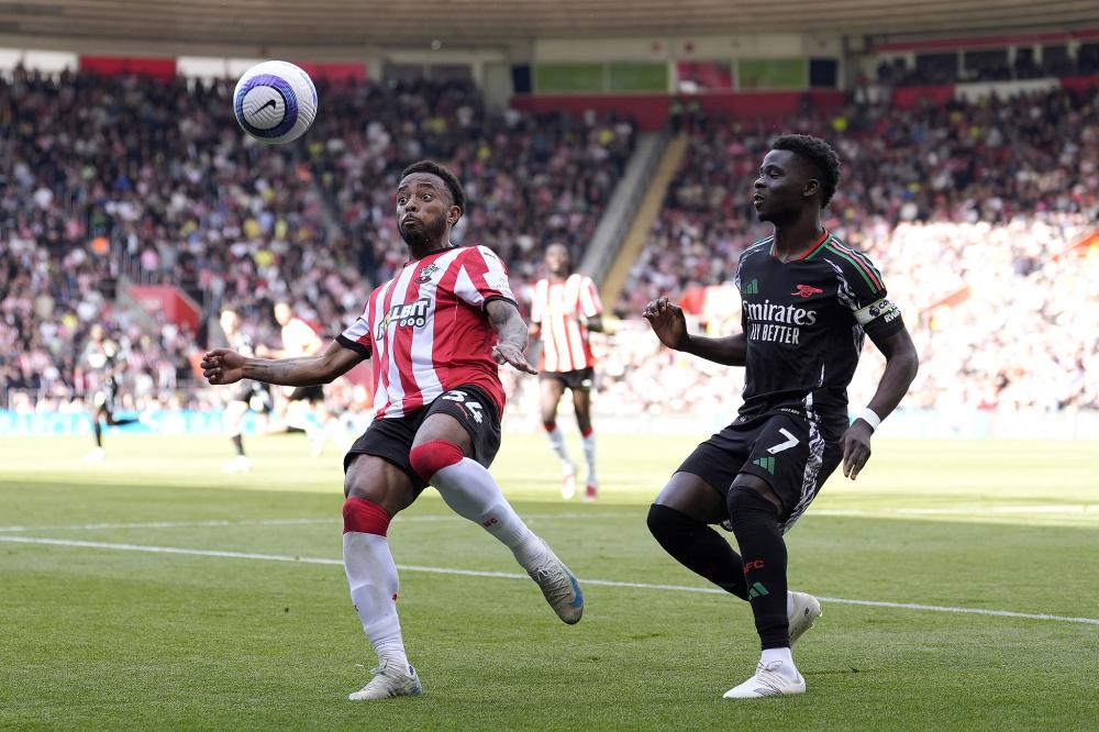 绿帽哥：皇马对阿诺德的表现极为不满，32万欧周薪却频受伤