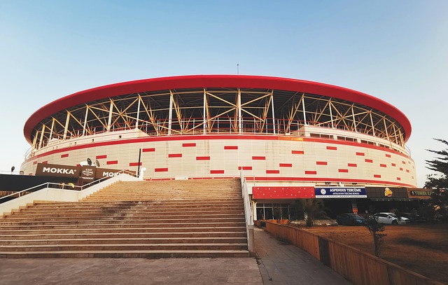 TA：利物浦中场莫顿即将加盟里昂，转会费含浮动约1500万镑